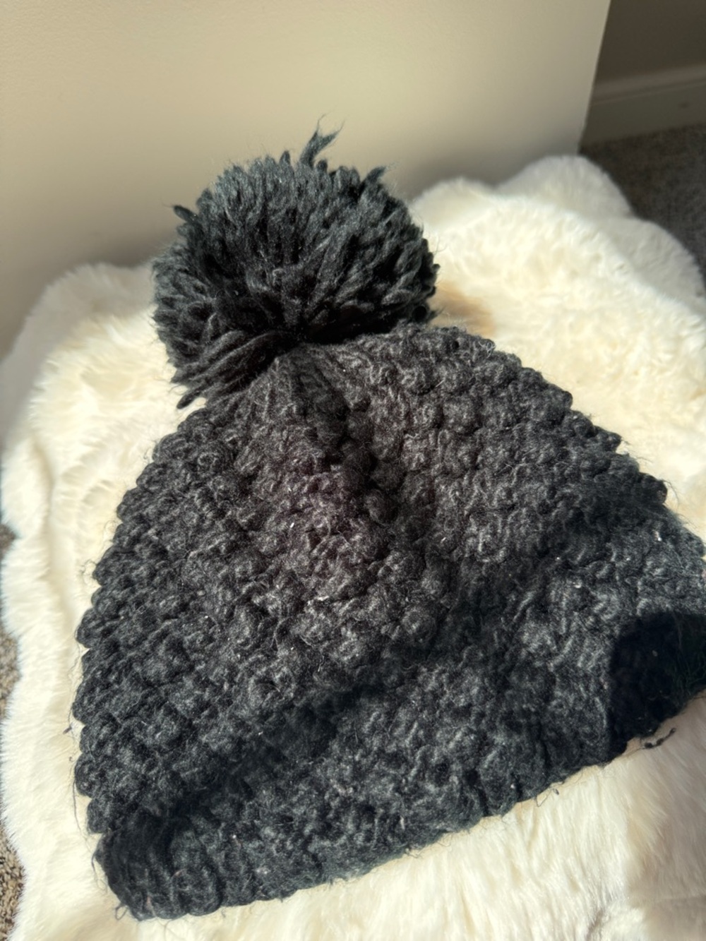 Black Knit Pom Beanie Spyder Ski Hat Cozy Aspen Chic Winter Hat - Picture 4 of 6